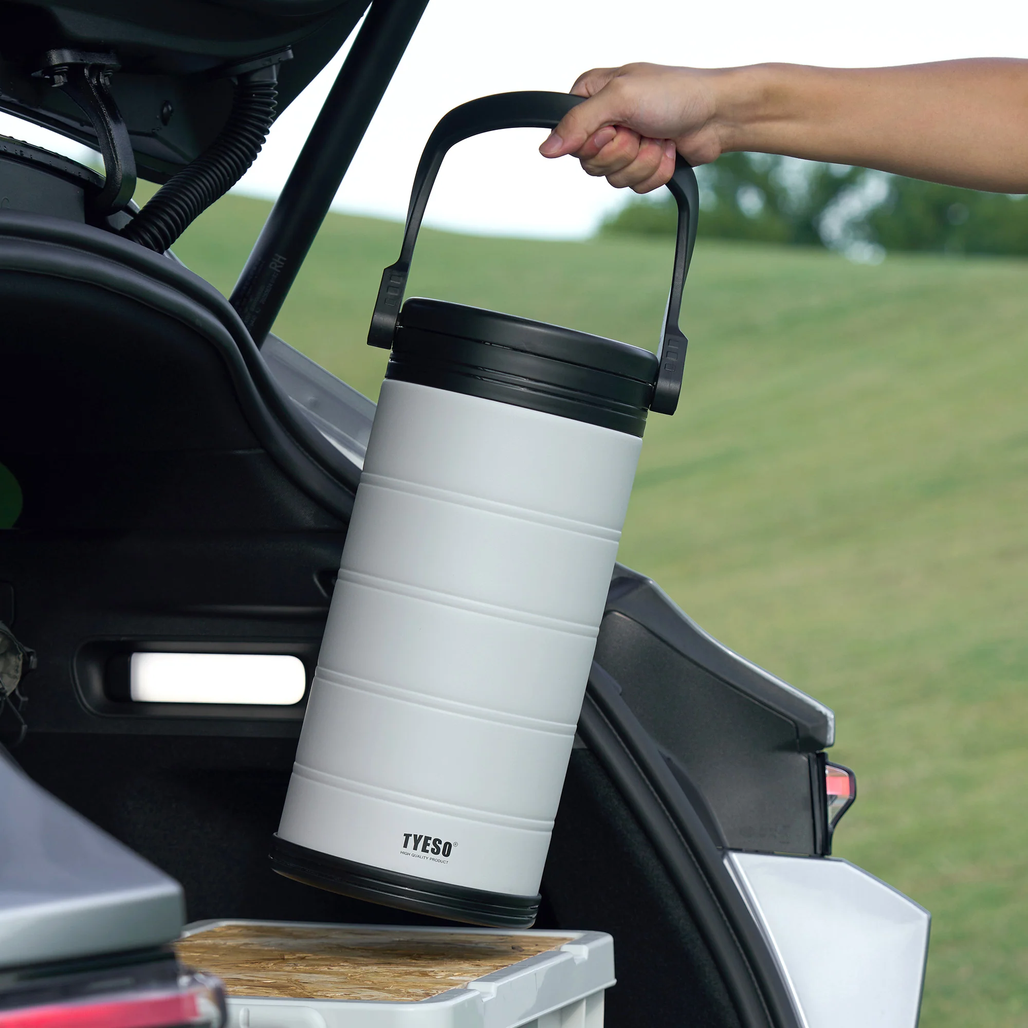 Large Capacity Vacuum Insulated Portable Cooler - Image 3